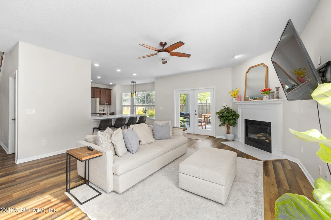 Photo of 708 FLOWERS Street