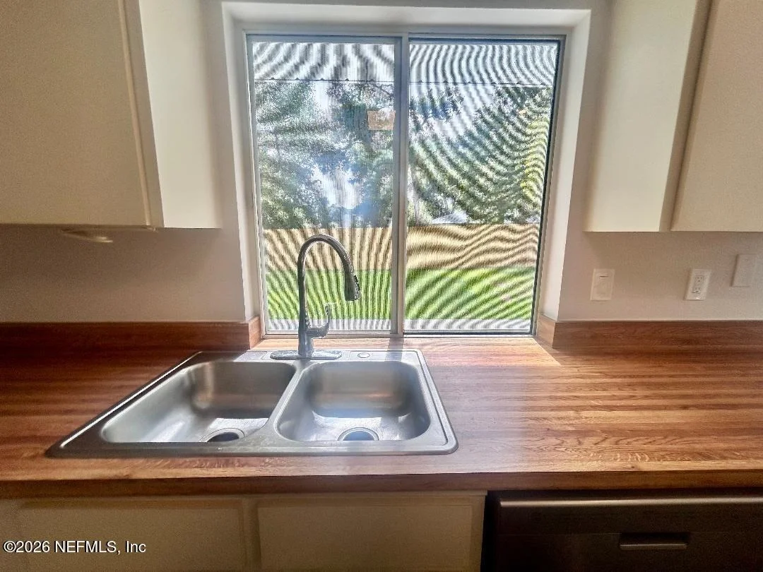Photo of 702 NIEVES Lane