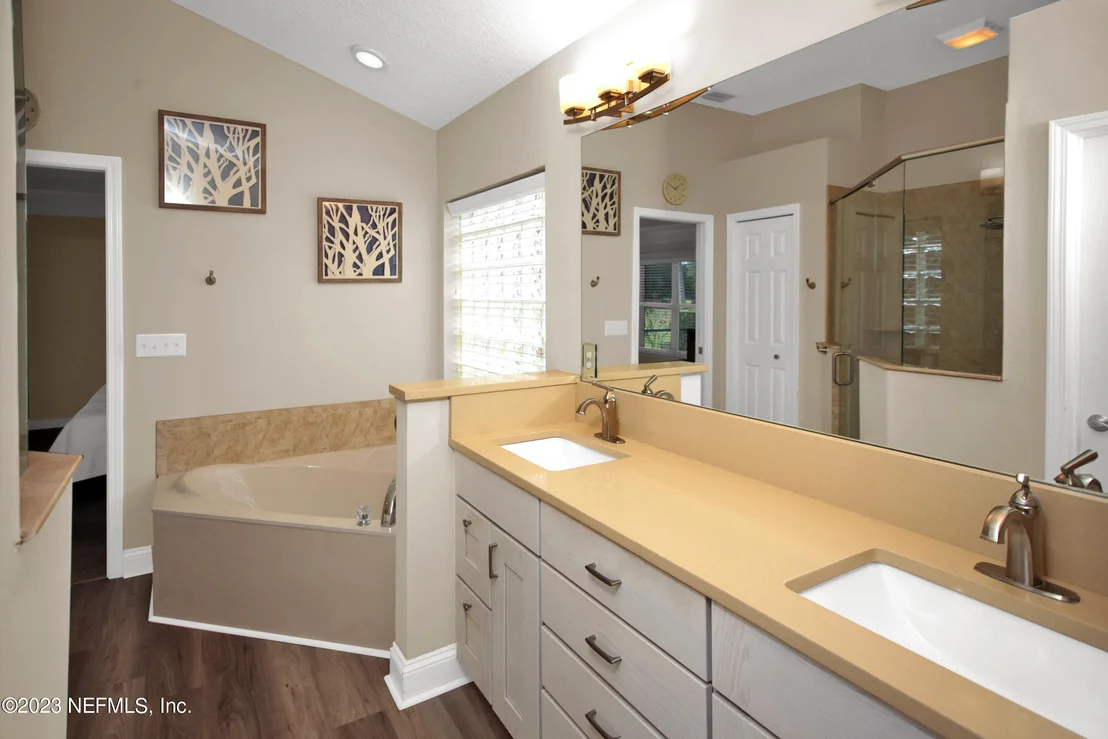 Photo of 944 OXFORD Drive