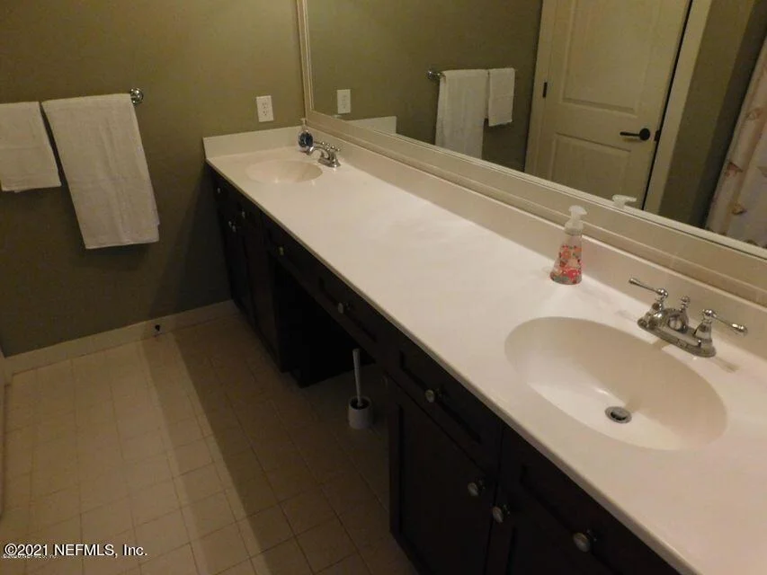 Photo of Unit 302 at 945 REGISTRY Boulevard