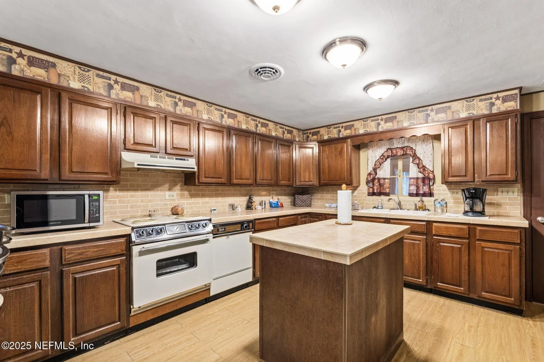 Photo of Unit C at 5705 COUNTY ROAD 208