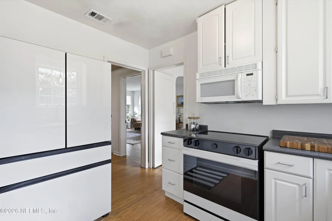 Photo of 1642 PERSHING Road