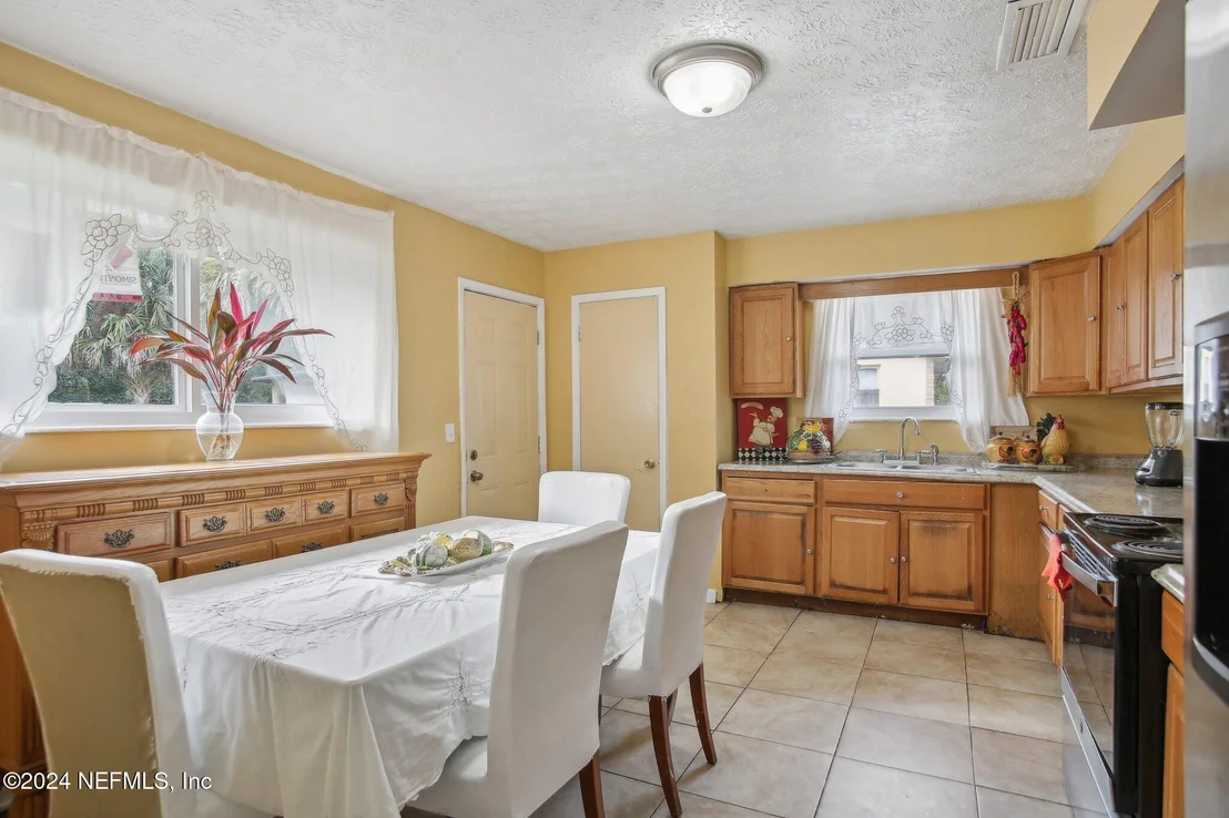 Photo of 5816 MONCRIEF Road