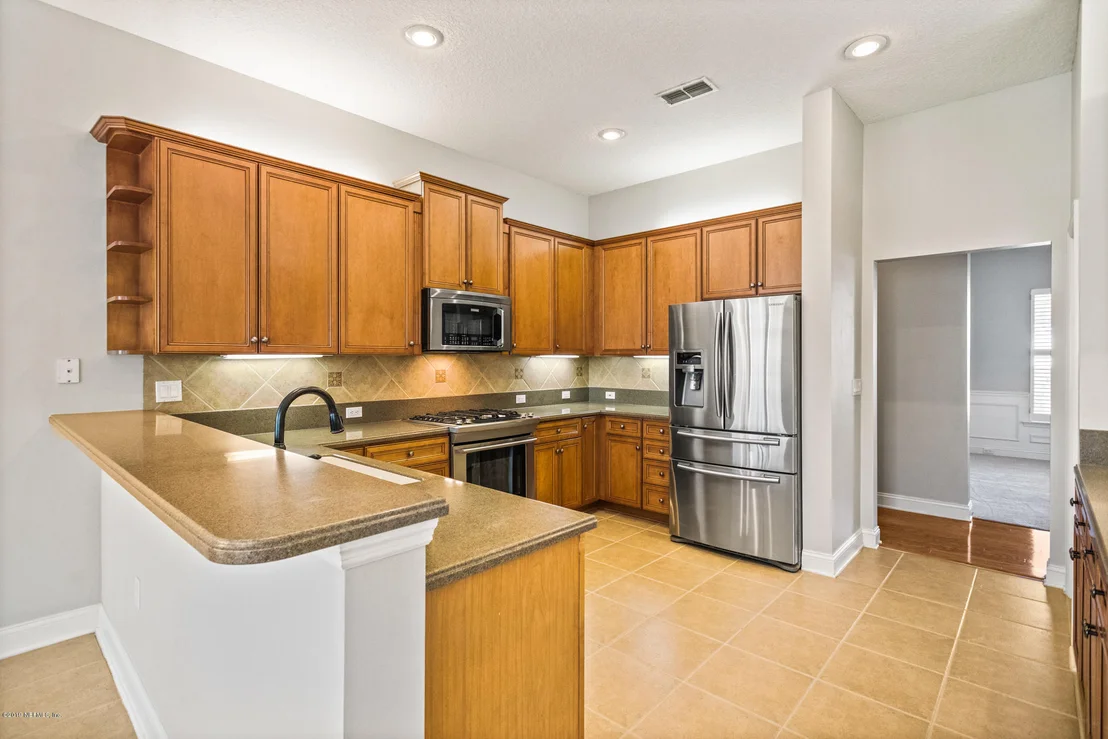 Photo of 821 EAGLE POINT Drive