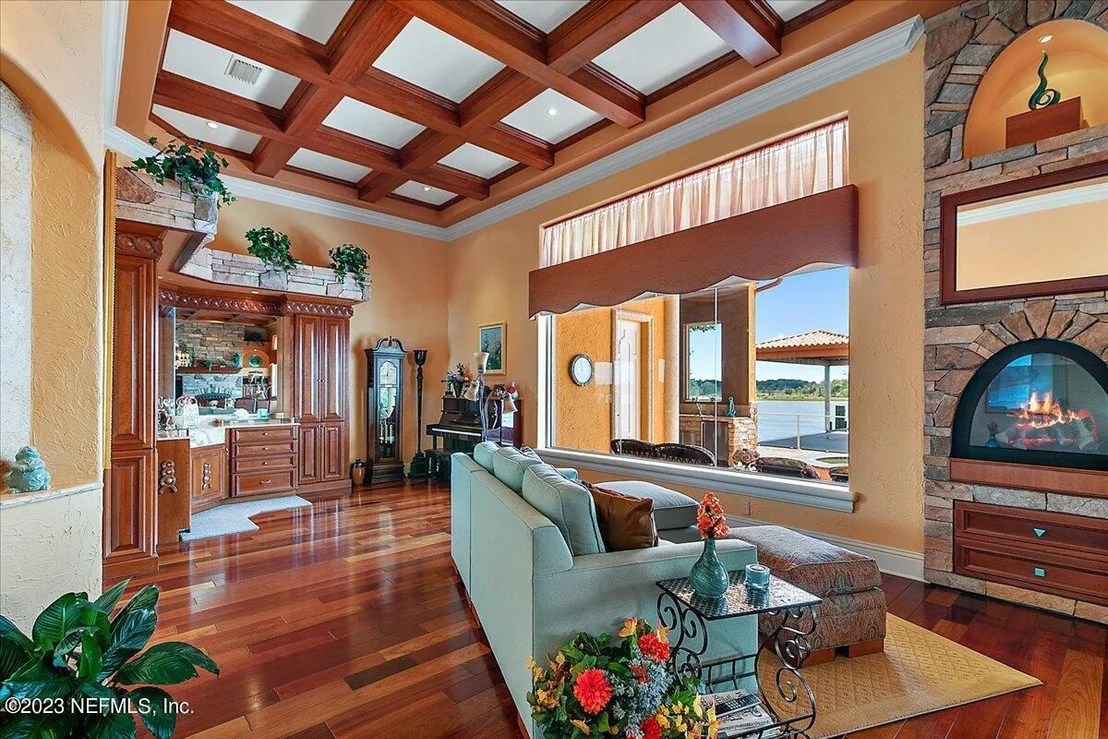 Photo of 1261 DELFINO Drive