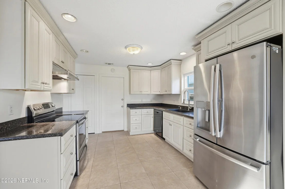 Photo of 305 ISLAND LANDING Drive
