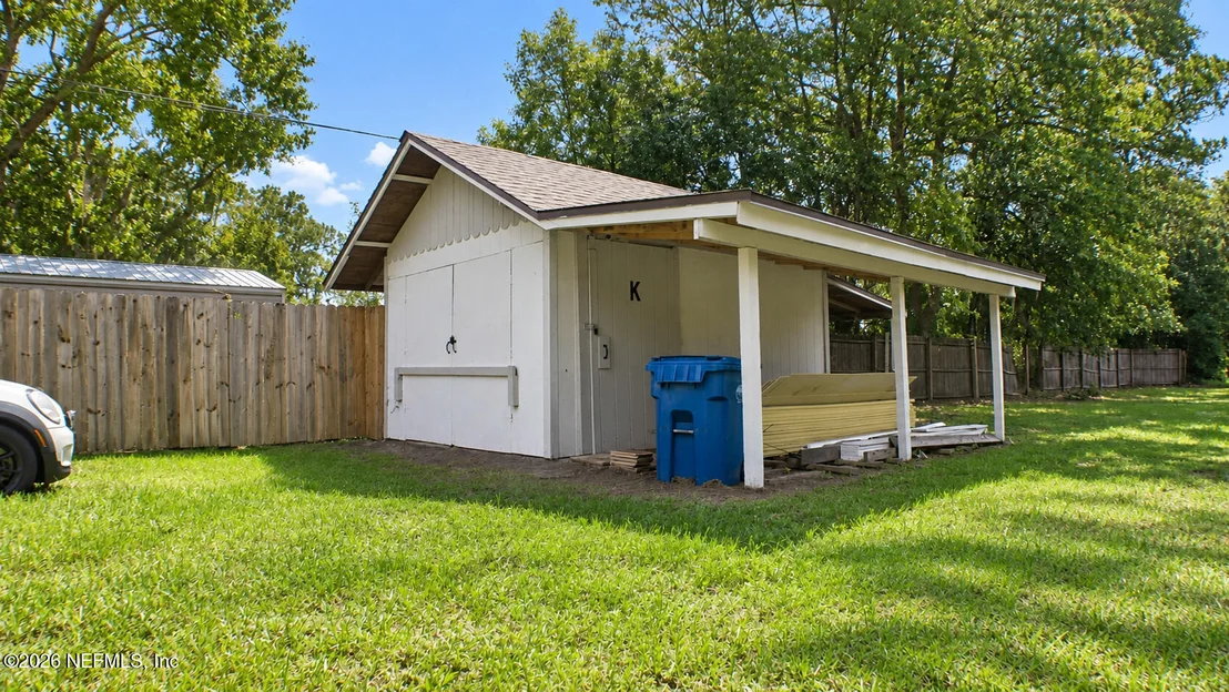 Photo of 306 BERNARD Road