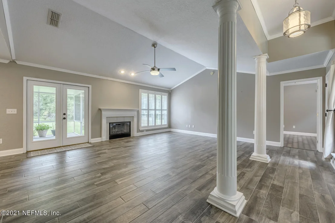 Photo of 370 CIRCLE Drive W