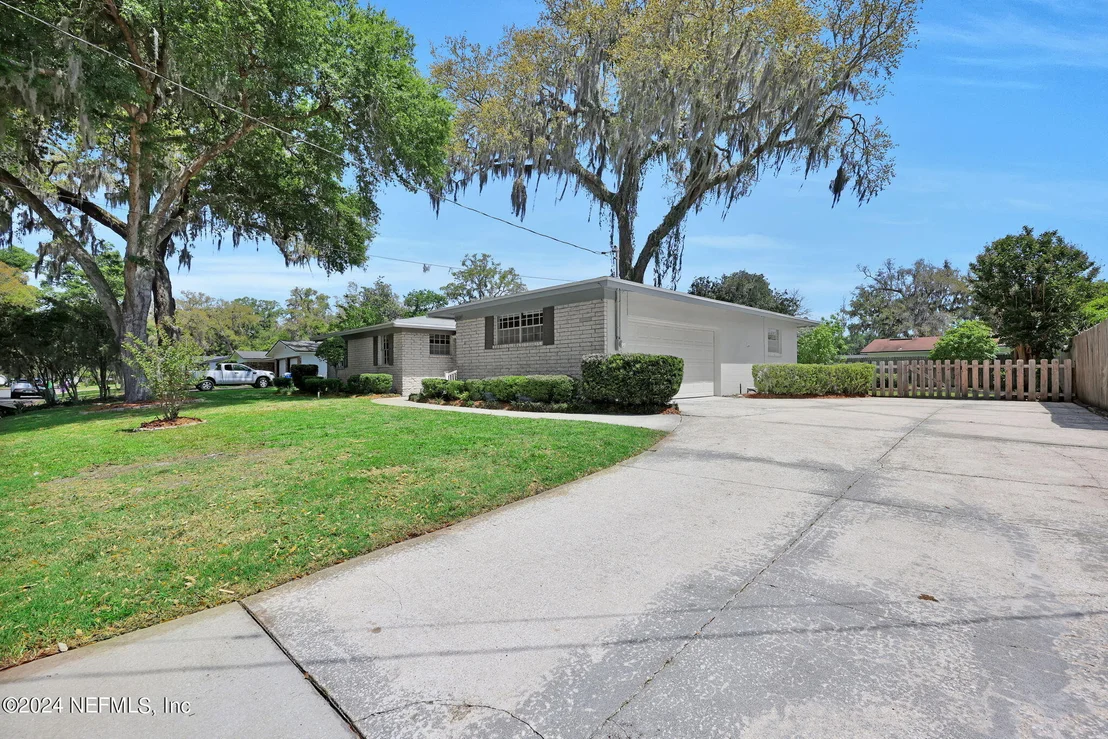 Photo of 2839 CEDARCREST Drive