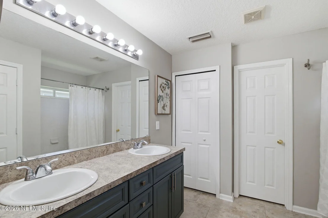 Photo of 920 OAK ARBOR Circle