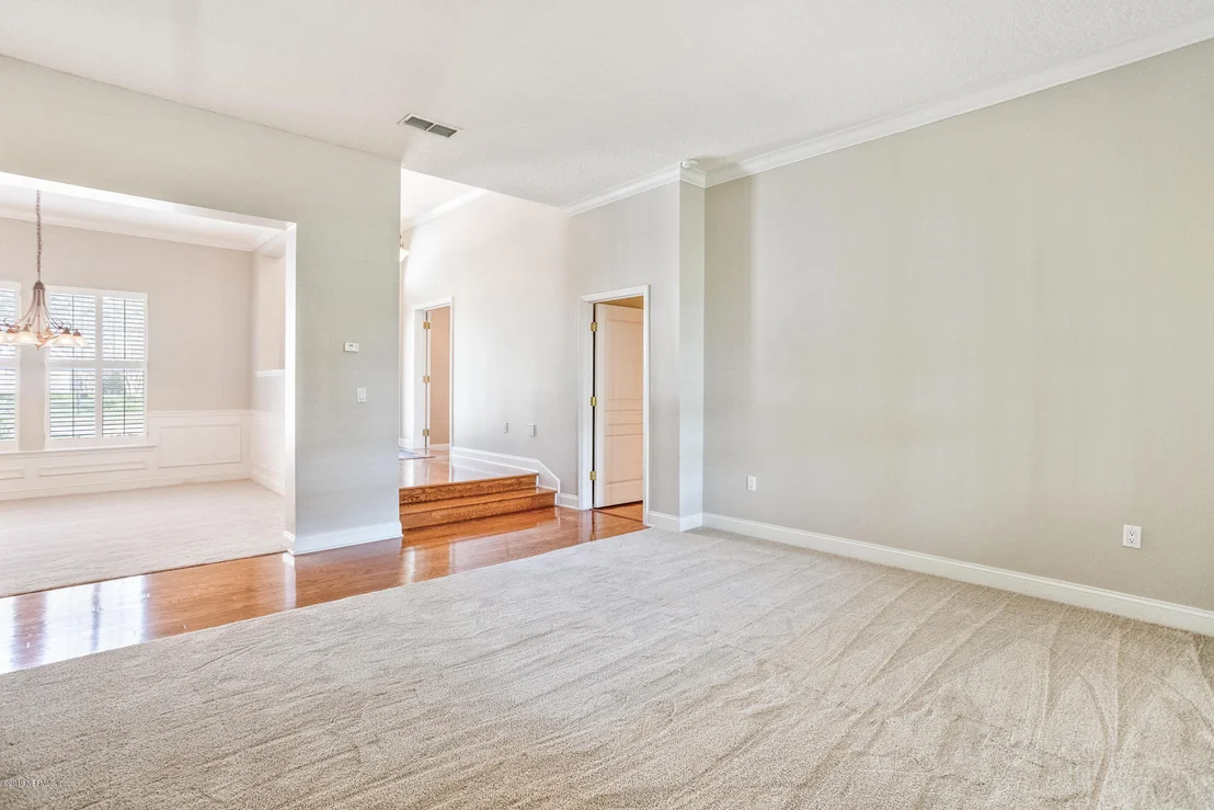 Photo of 821 EAGLE POINT Drive