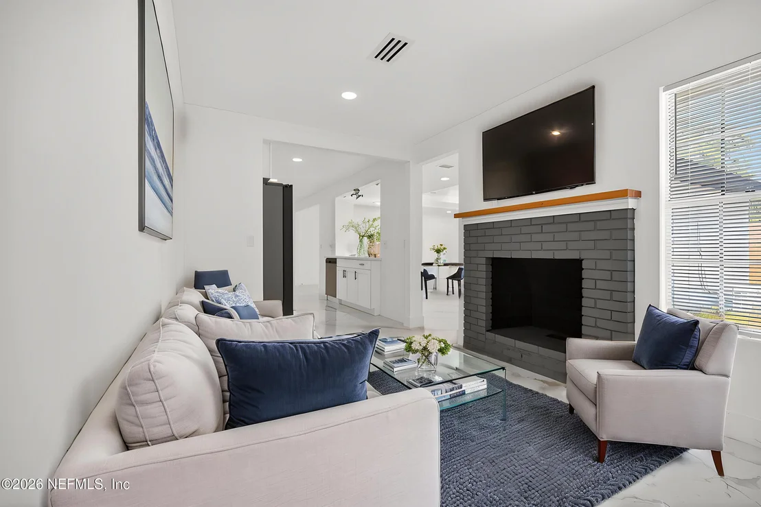 Photo of 1407 GRANDVIEW Drive