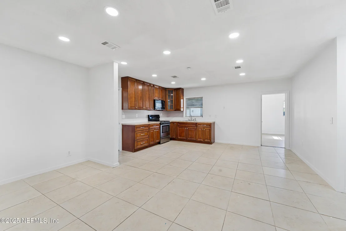 Photo of 2626 LEONID Road