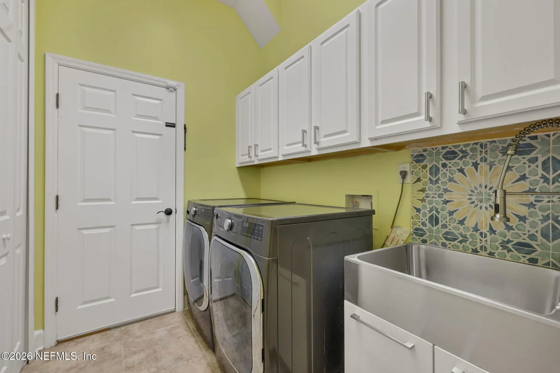 Photo of 1013 INVERNESS Drive