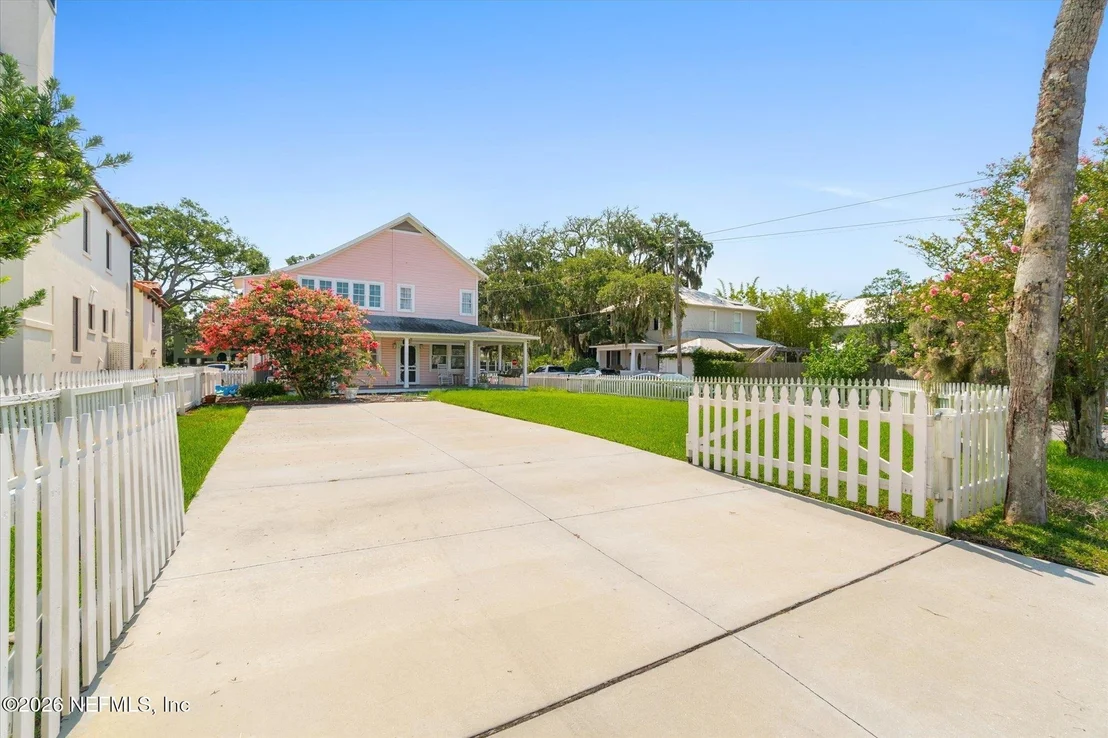 Photo of 340 CHARLOTTE Street
