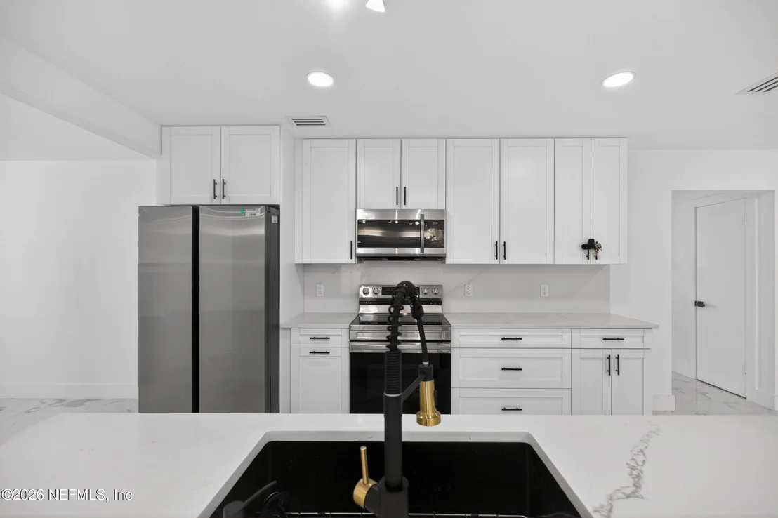 Photo of 1407 GRANDVIEW Drive