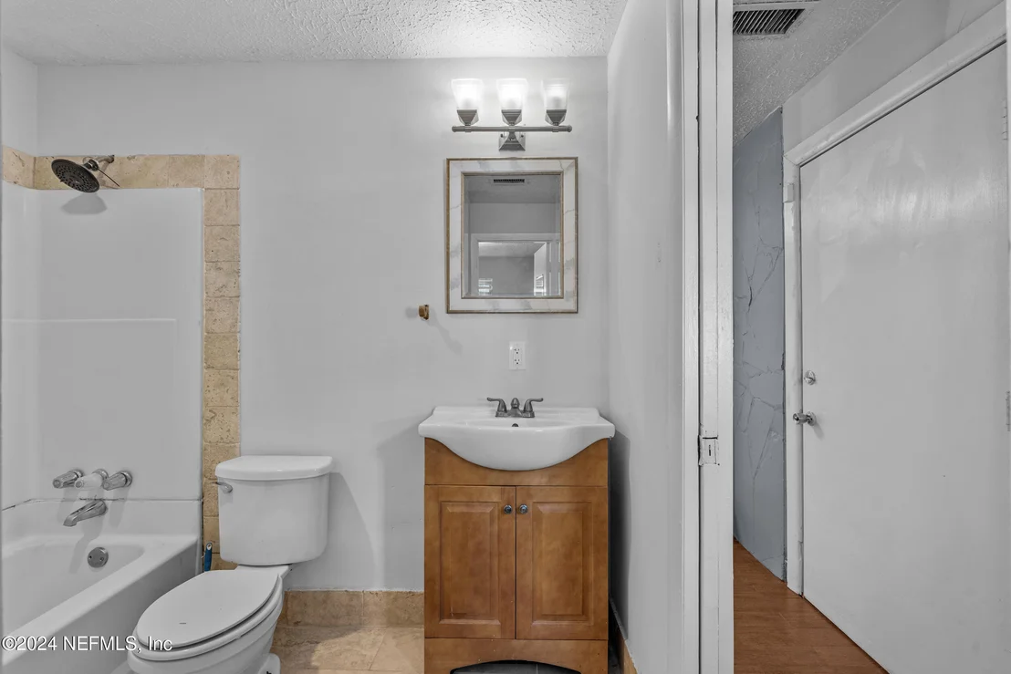 Photo of 1736 LOUVRE Drive