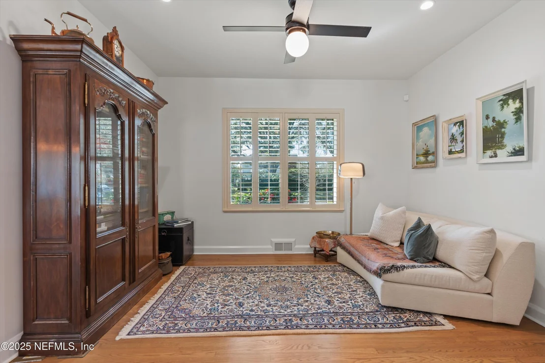 Photo of 2525 LAUREL Road