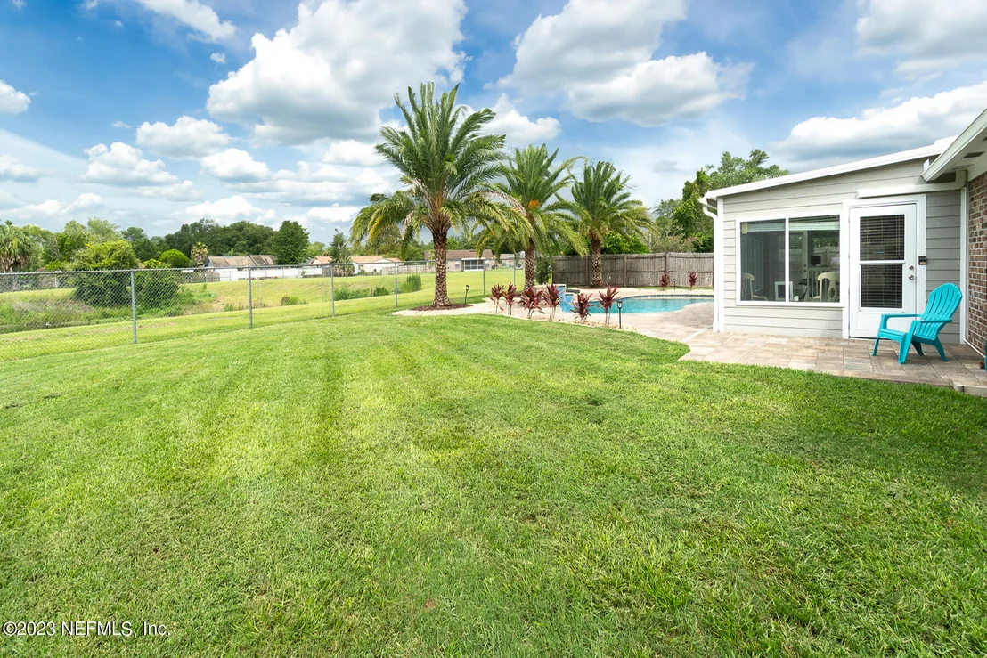 Photo of 1096 MEADOW Drive