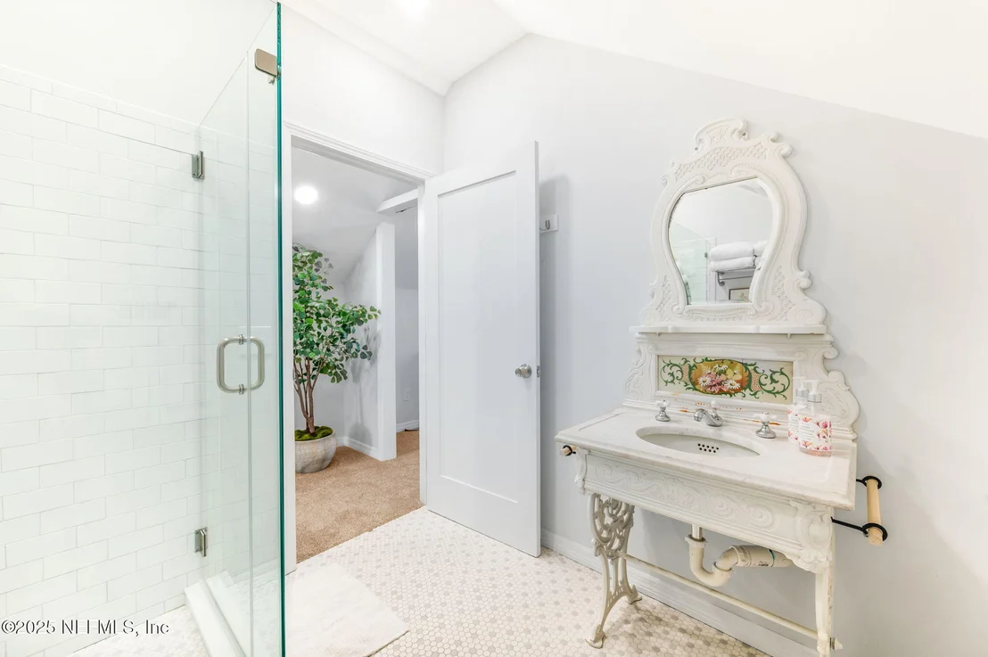 Photo of 42 MAGNOLIA Avenue