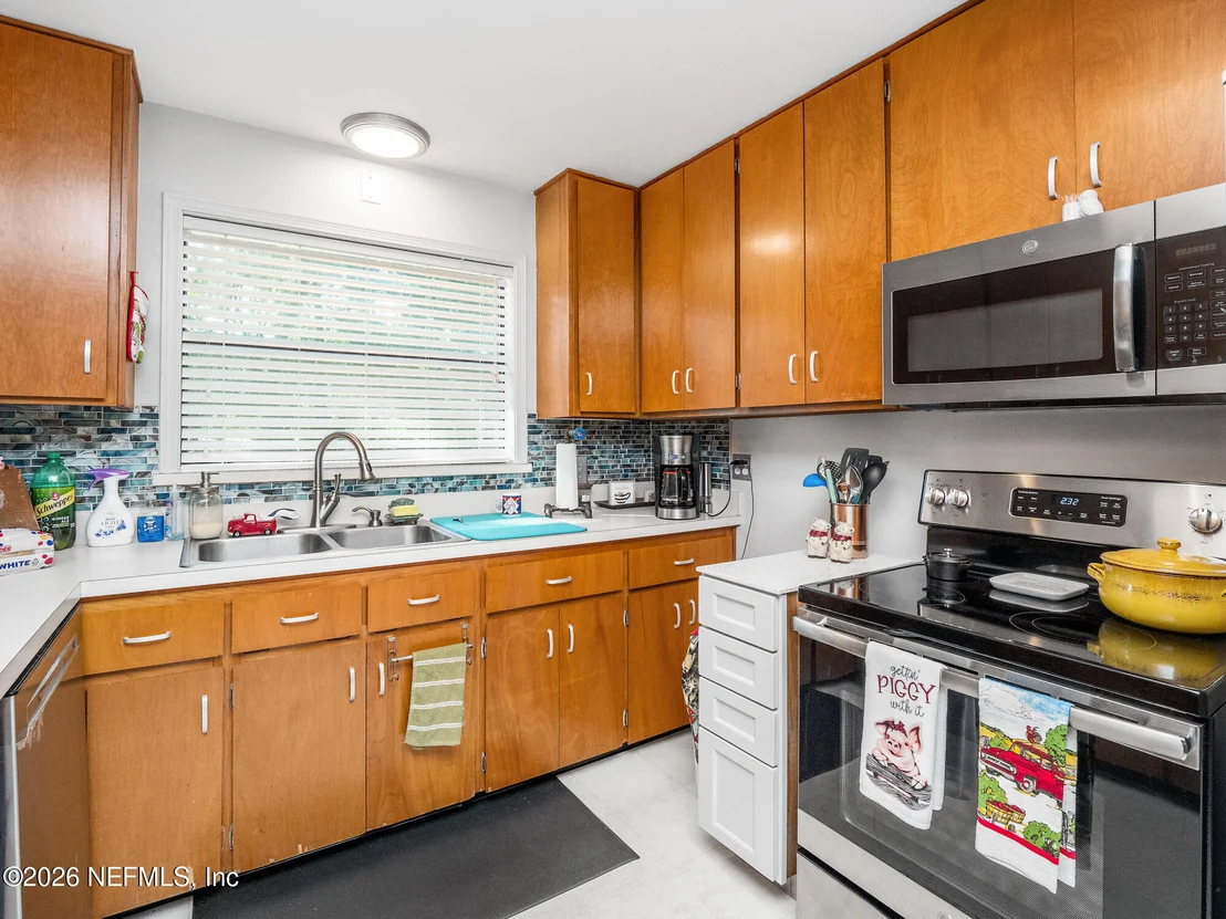 Photo of 5911 HYDE PARK Circle