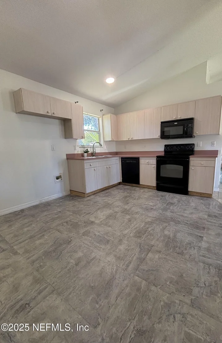 Photo of 5221 SANBOURNE Street