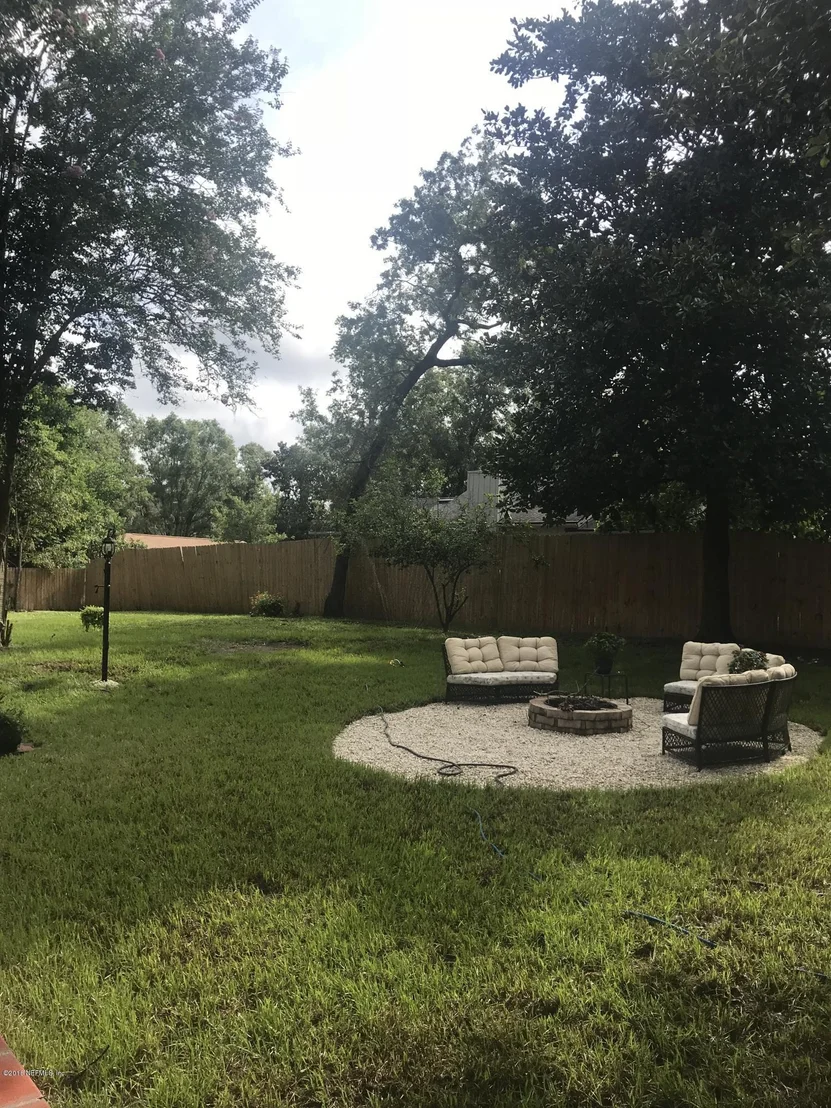 Photo of 901 MIDDLERIDGE Court