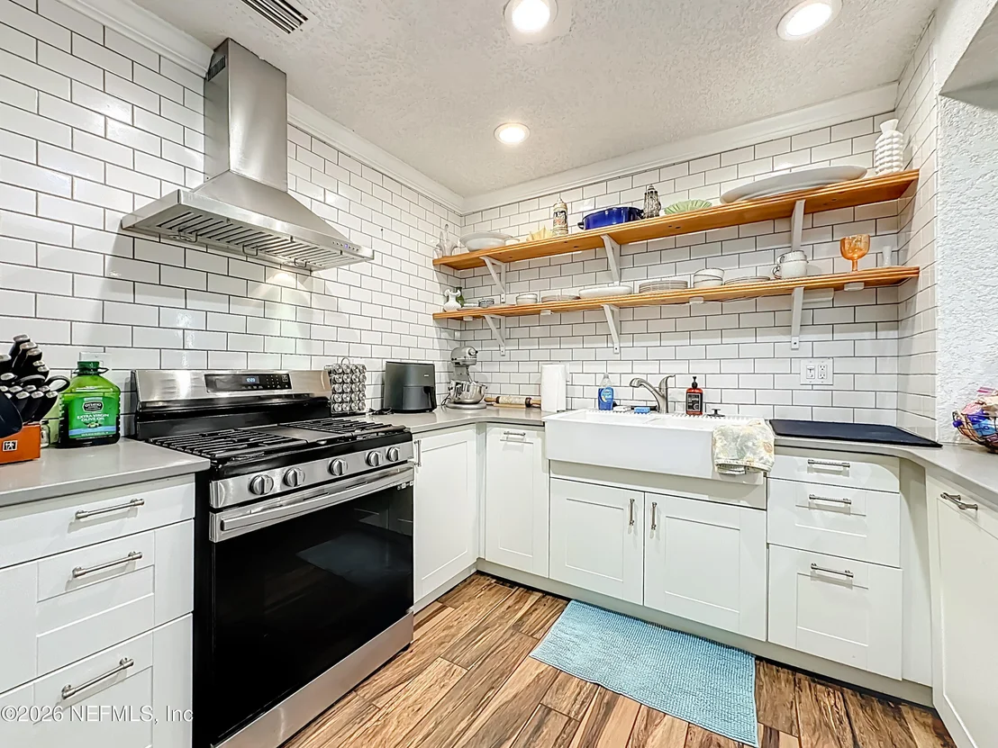 Photo of 18 SOLANO Avenue