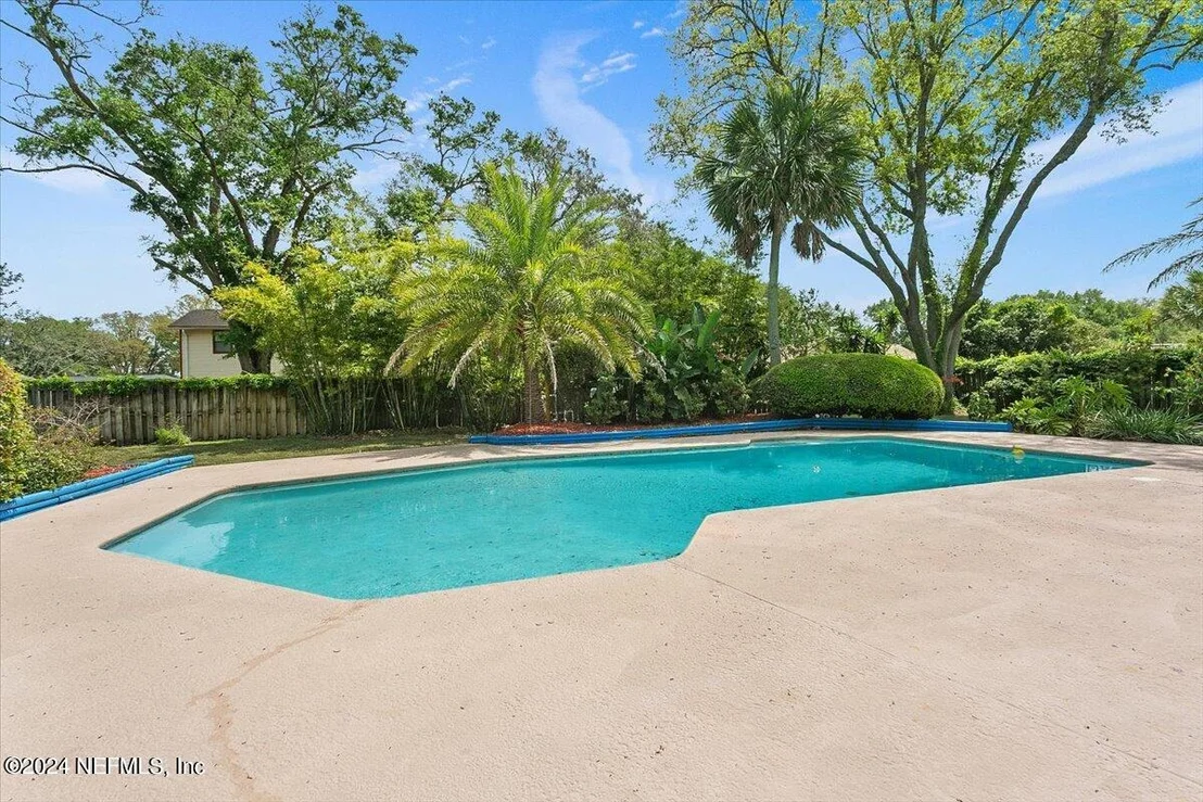 Photo of 305 EDINBURGH Lane