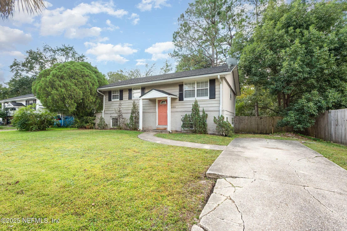 Photo of 5106 ROANOKE Boulevard
