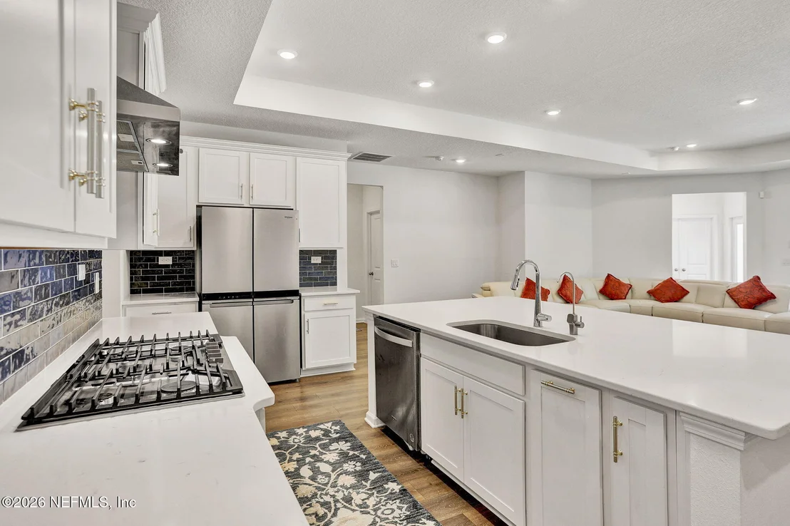 Photo of 25 SILVER LILY Way