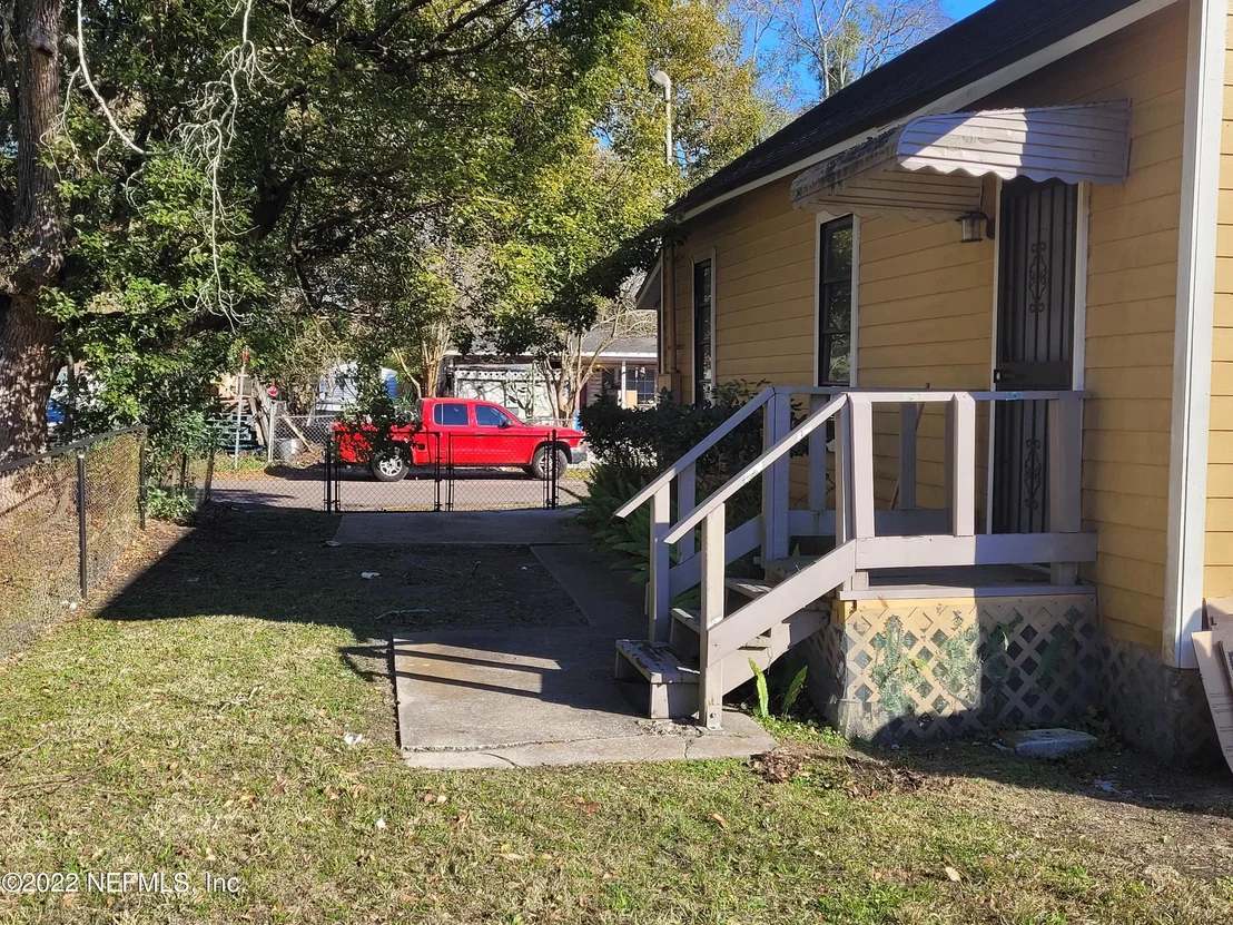Photo of 1028 DANIEL Street
