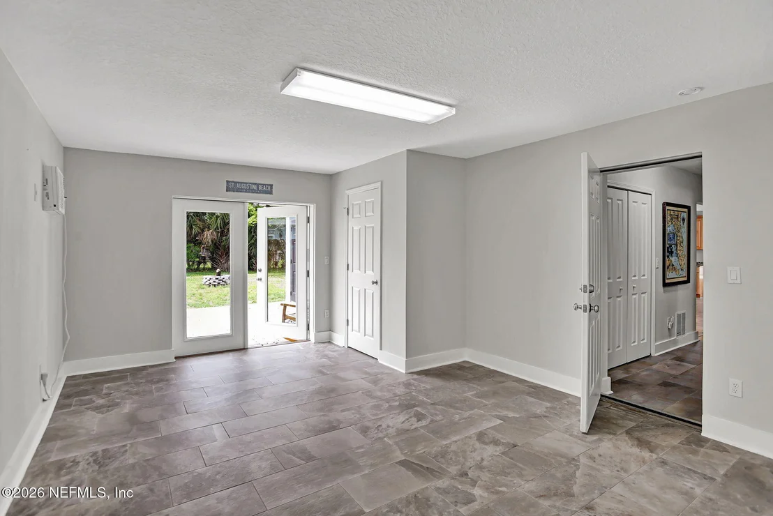 Photo of 25 COQUINA Avenue