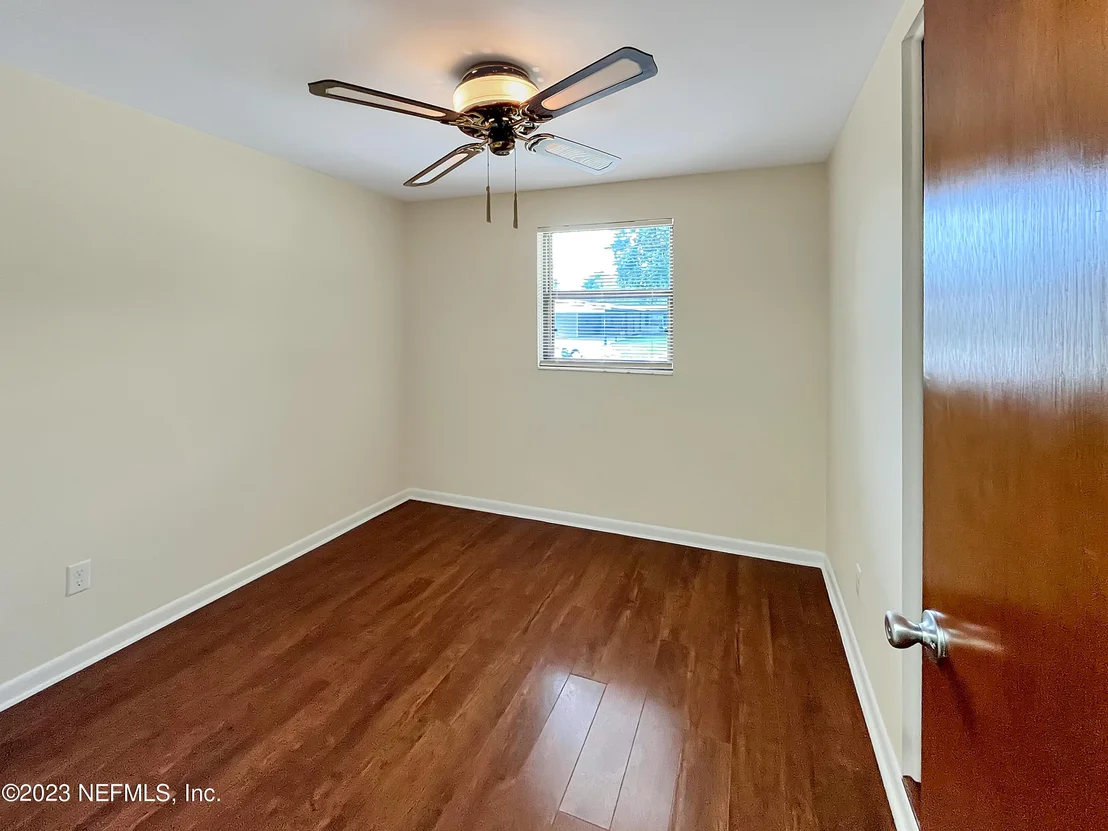 Photo of 451 CLERMONT Drive W