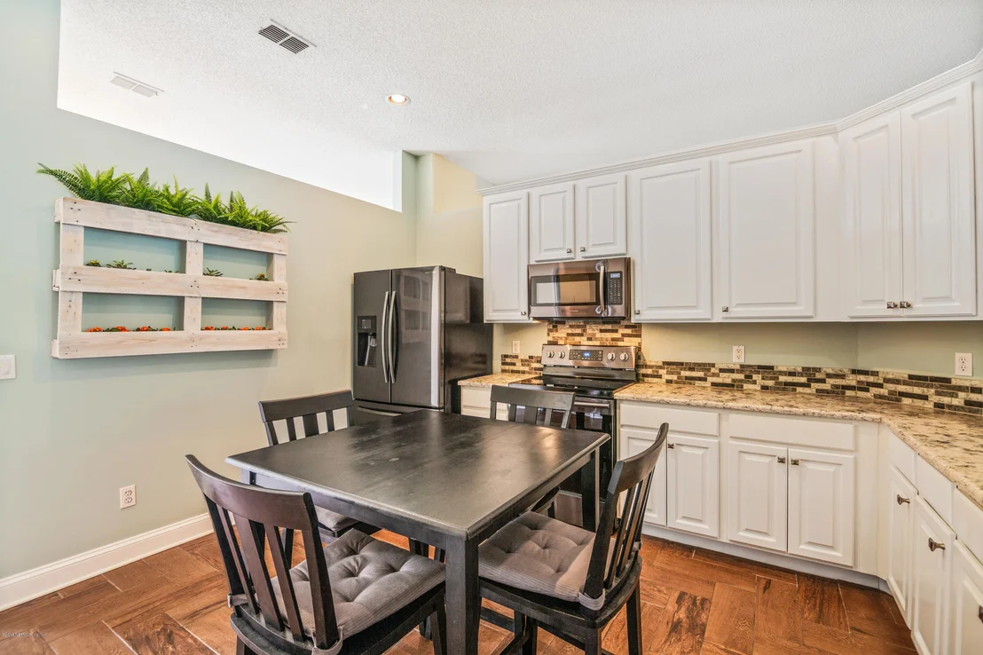 Photo of 221 JOHNS GLEN Drive