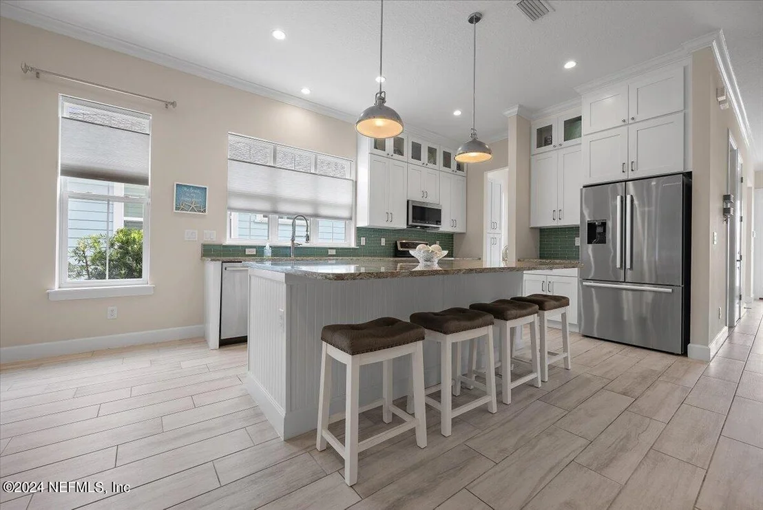 Photo of 92 OCEANVIEW Drive