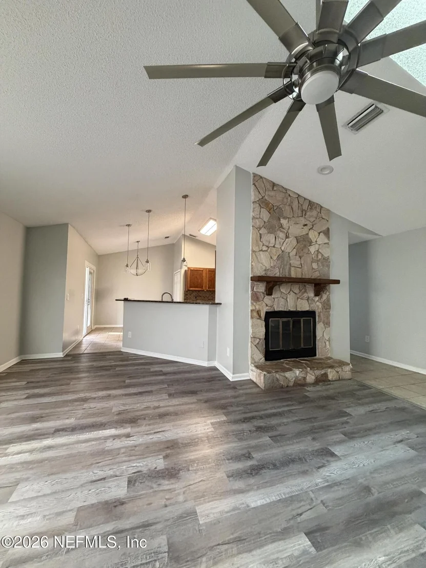 Photo of 398 PRINDLE Drive E