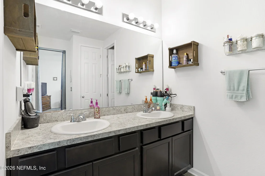 Photo of 1095 PERSIMMON Drive