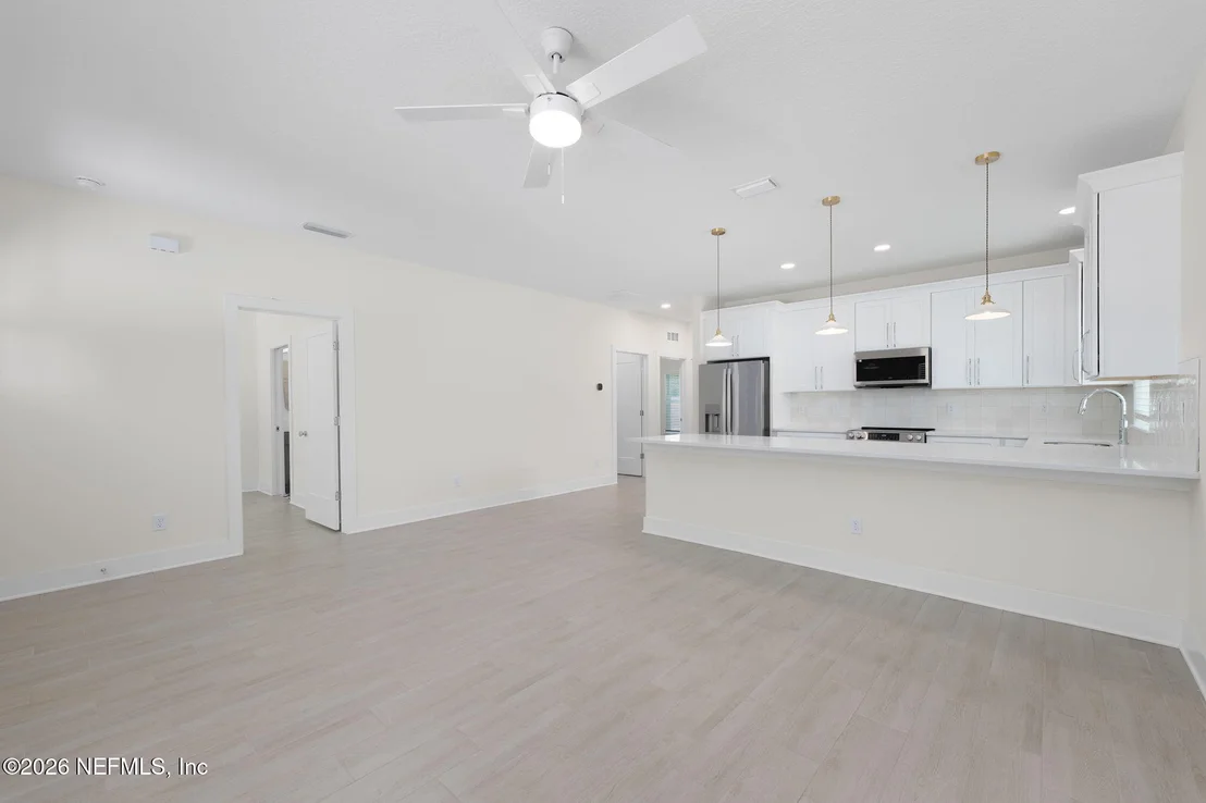 Photo of 882 W 4TH Street