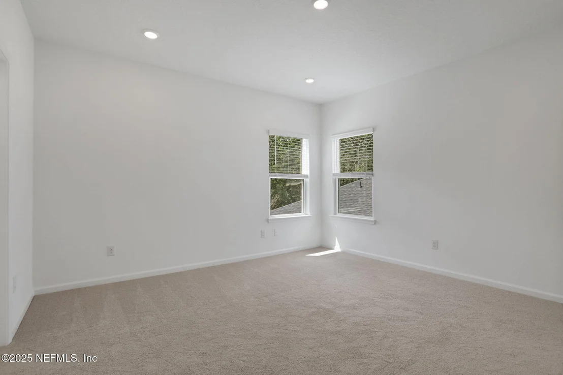 Photo of 643 FARMFIELD Drive