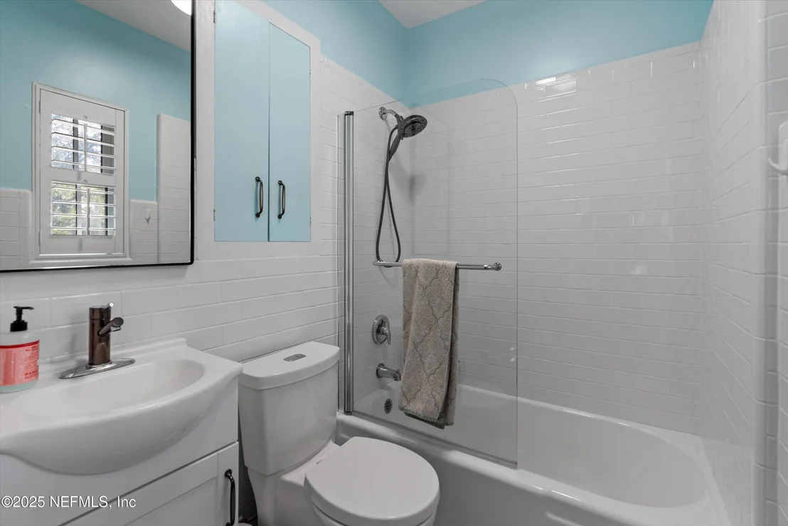 Photo of 2525 LAUREL Road