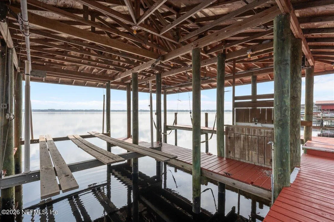 Photo of 533 W RIVER Road