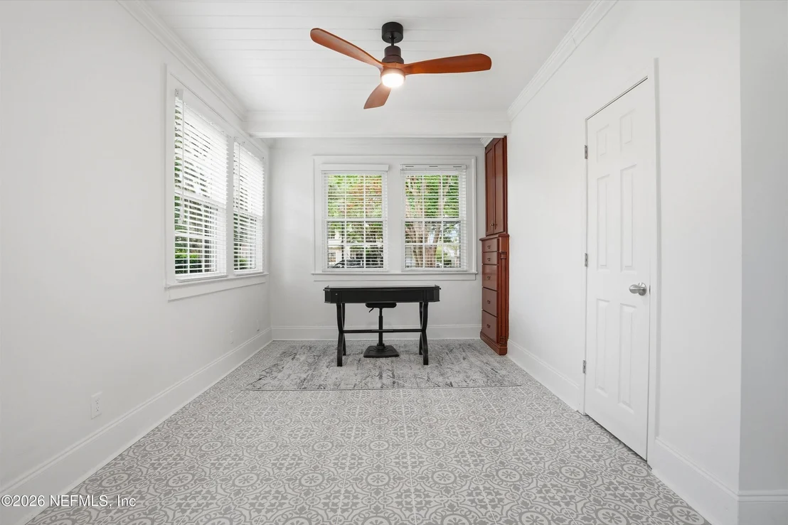 Photo of 1841 RIVER Road