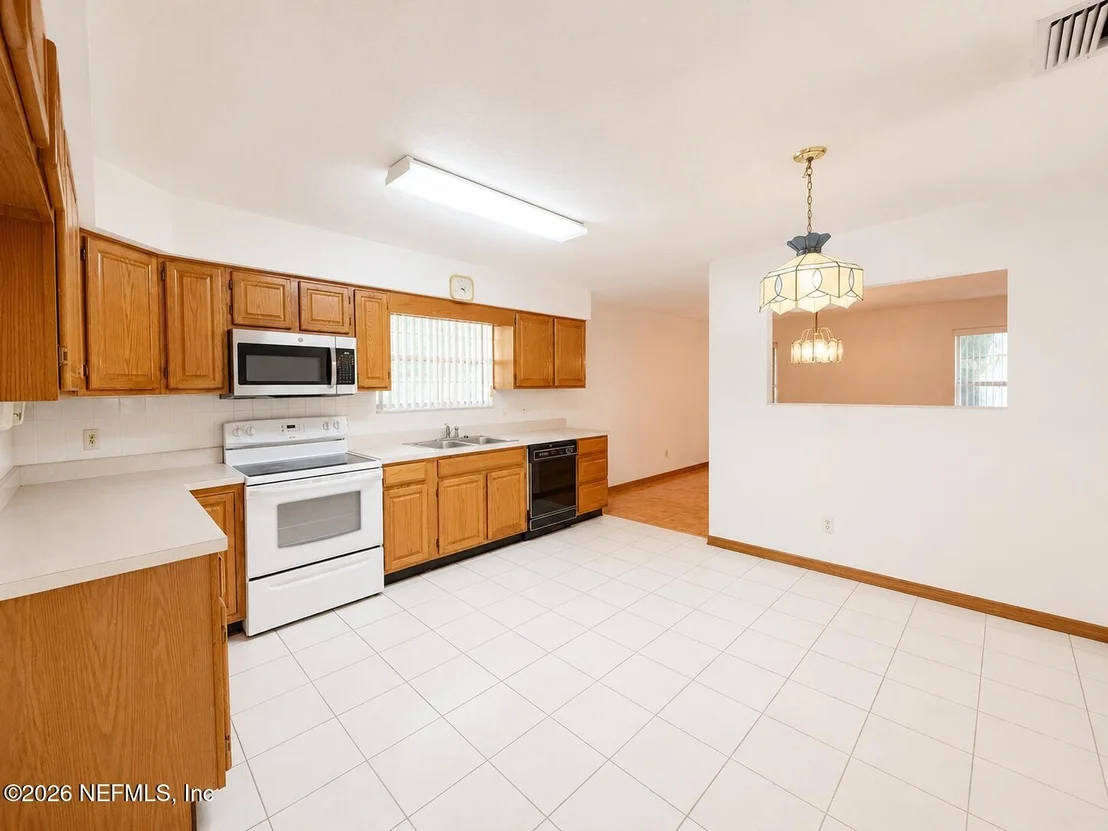 Photo of 6 SURFCREST Street