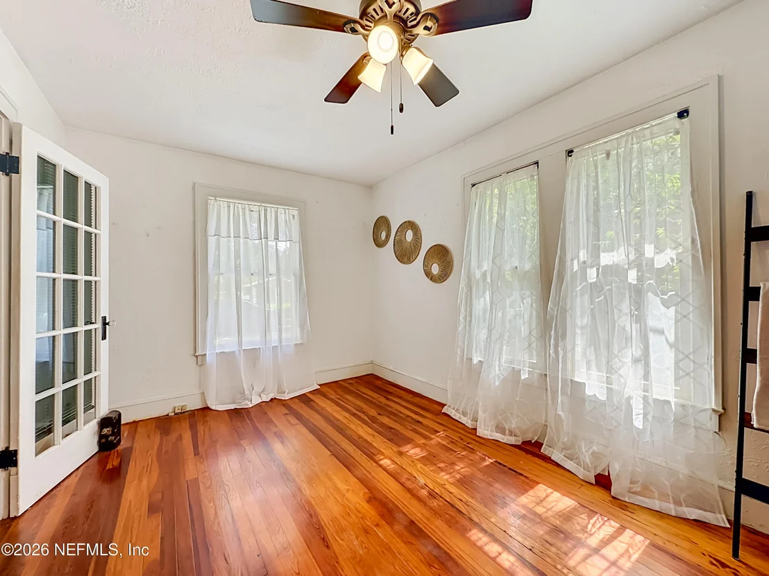 Photo of 17 BALLARD Avenue