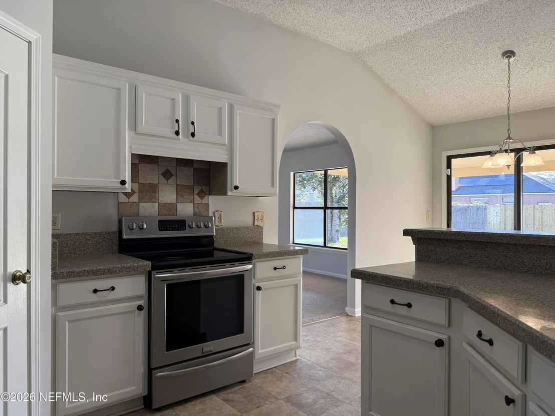 Photo of 585 THORNBERRY Road