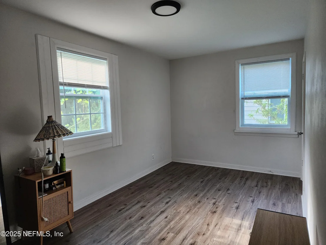 Photo of 946 HURON Street