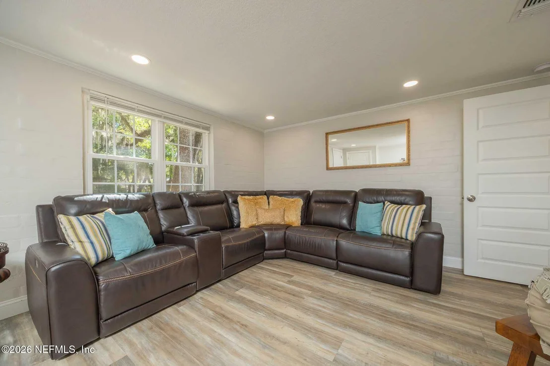 Photo of 6 DOUGLAS Avenue