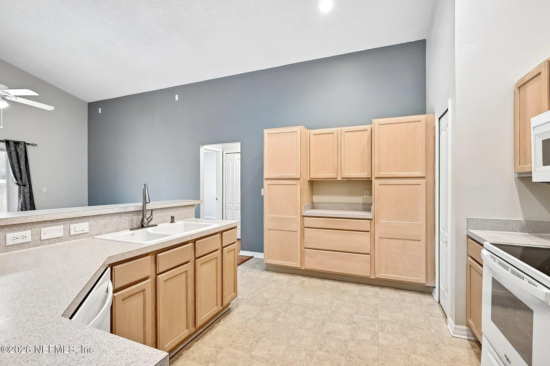 Photo of 912 BUTTERCUP Drive