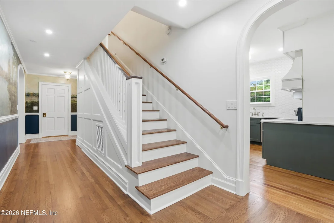 Photo of 1841 RIVER Road